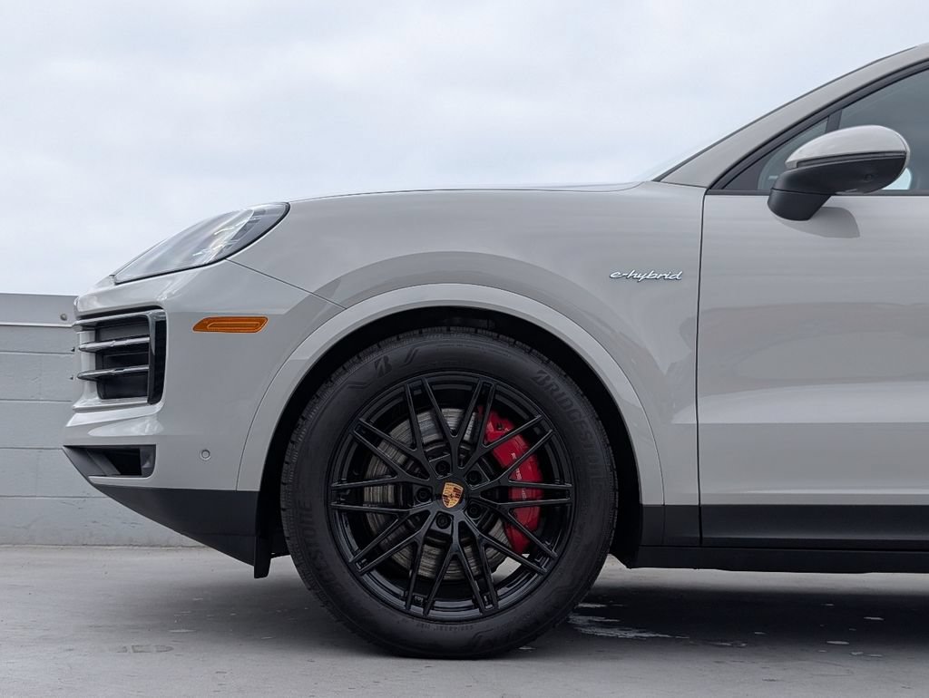 Certified 2026 Porsche Cayenne S AWD/4WD image 9