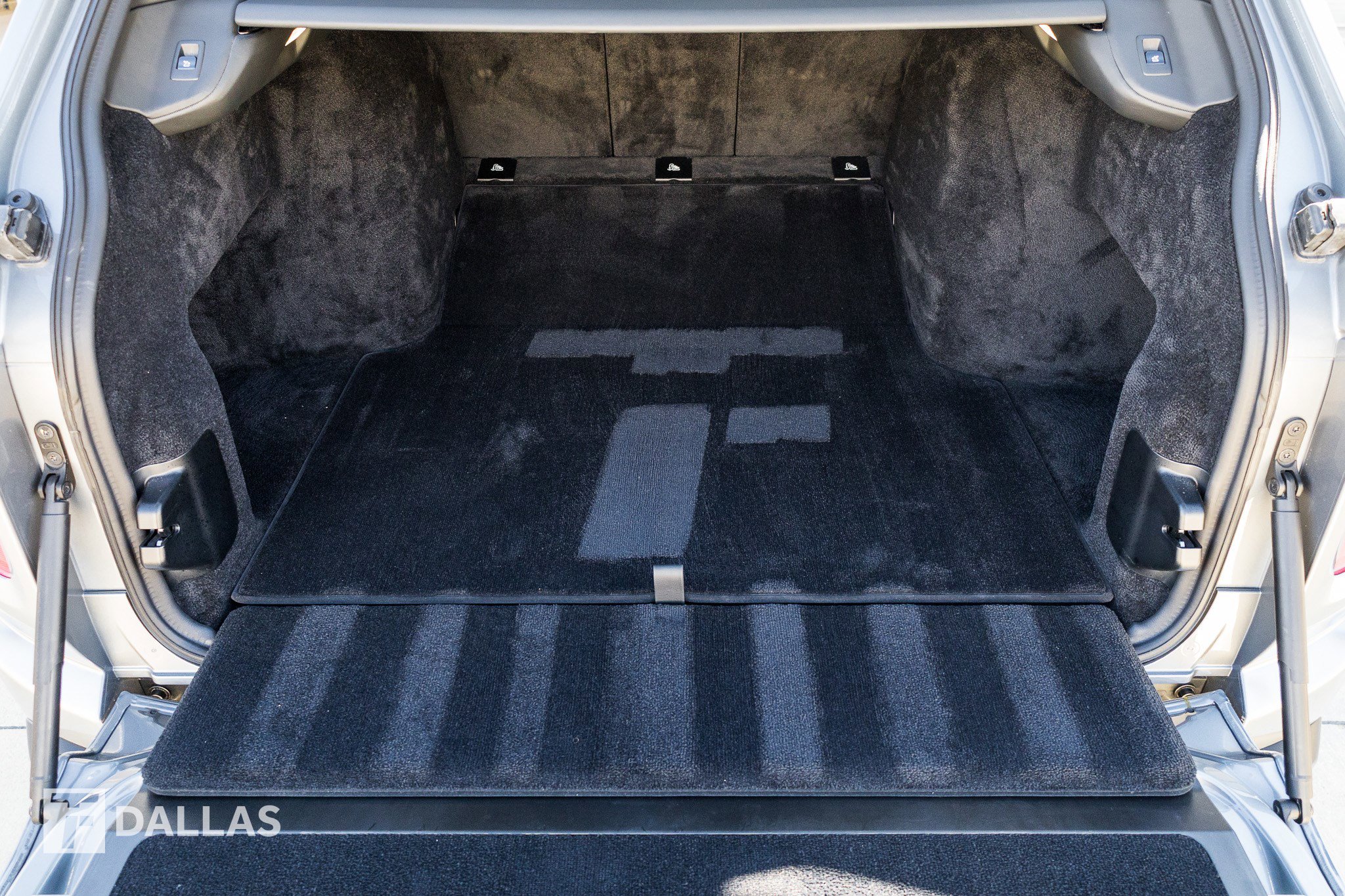 Used 2023 Rolls-Royce Cullinan w/ Cullinan Package image 33