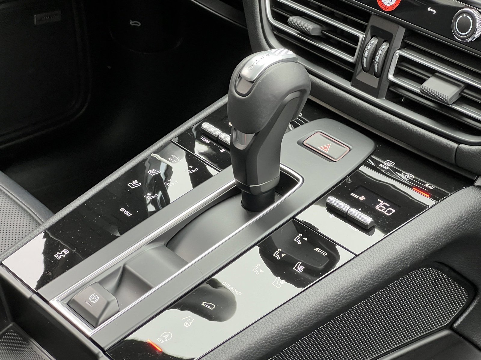 Certified 2025 Porsche Macan image 34