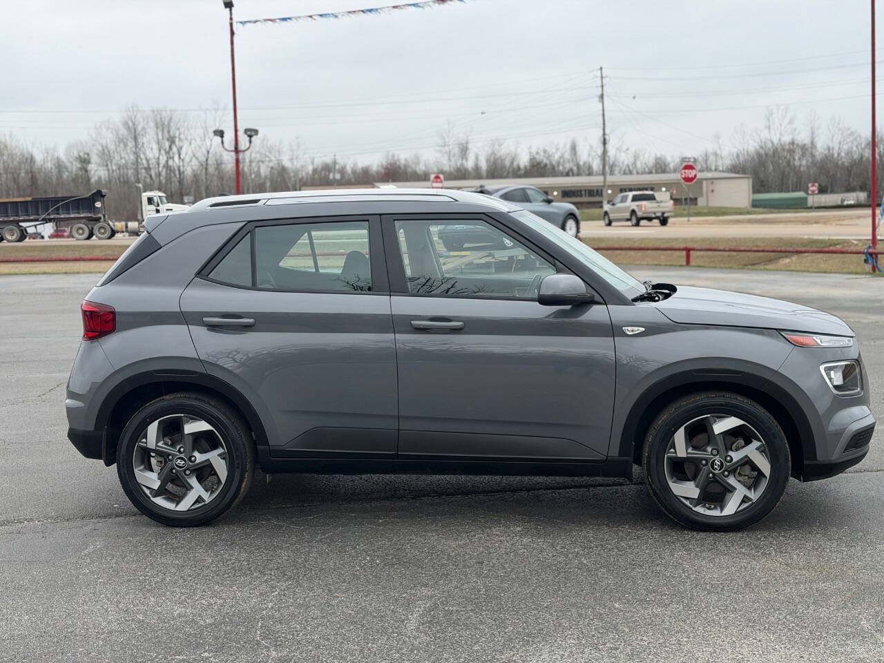 Used 2021 Hyundai Venue SEL FWD image 5
