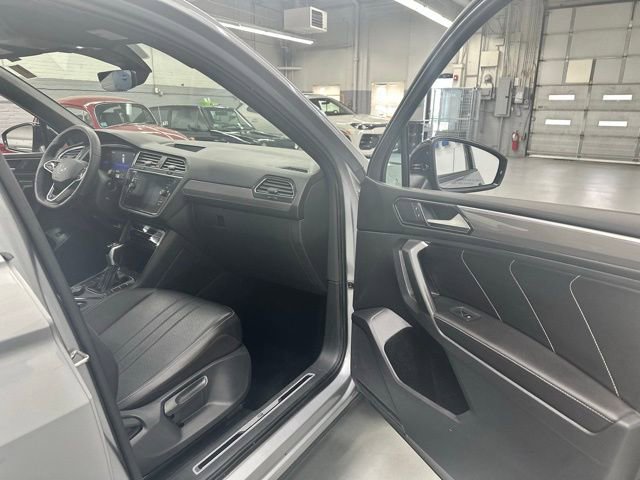 Certified 2022 Volkswagen Tiguan SE R-Line image 15