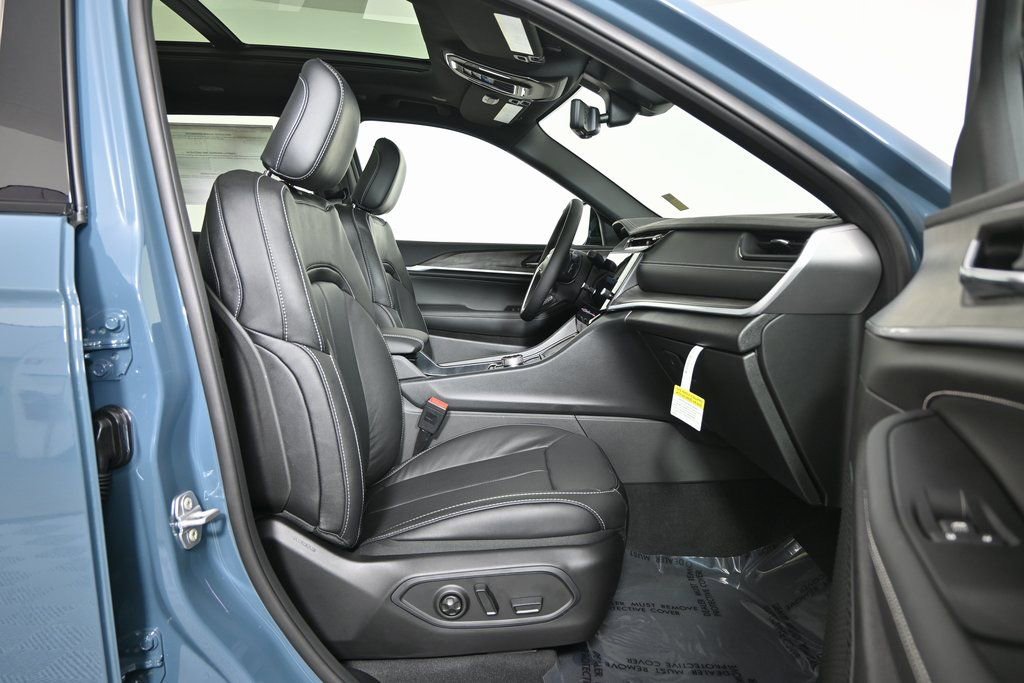 New 2026 Jeep Grand Cherokee L Limited AWD/4WD image 13