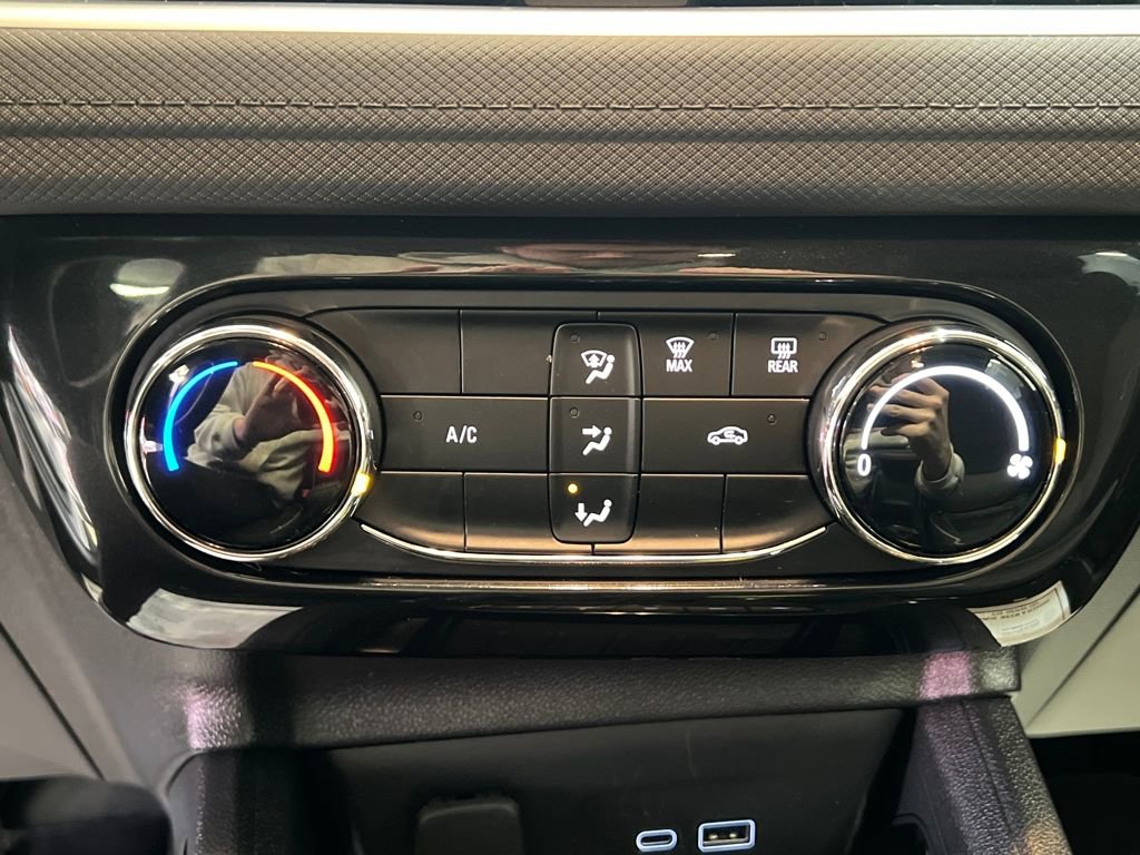 Used 2024 Chevrolet TrailBlazer LT image 29