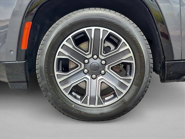 Used 2024 Jeep Wagoneer L Series II w/ Flexible Seating Group AWD/4WD image 25