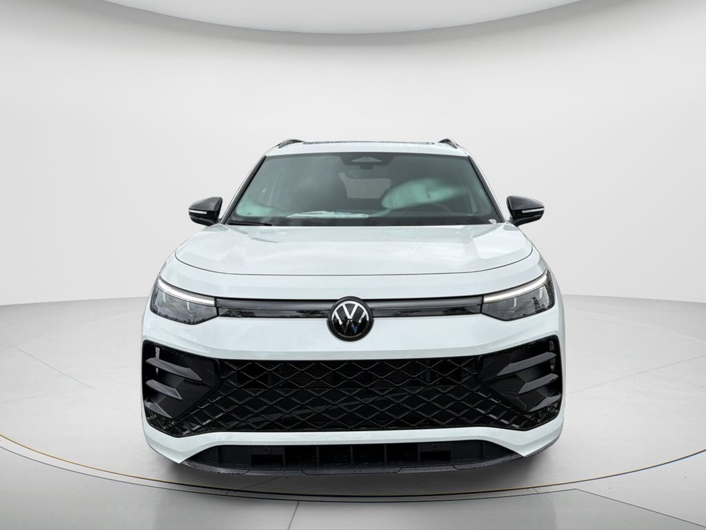 New 2026 Volkswagen Tiguan SE R-Line FWD image 2