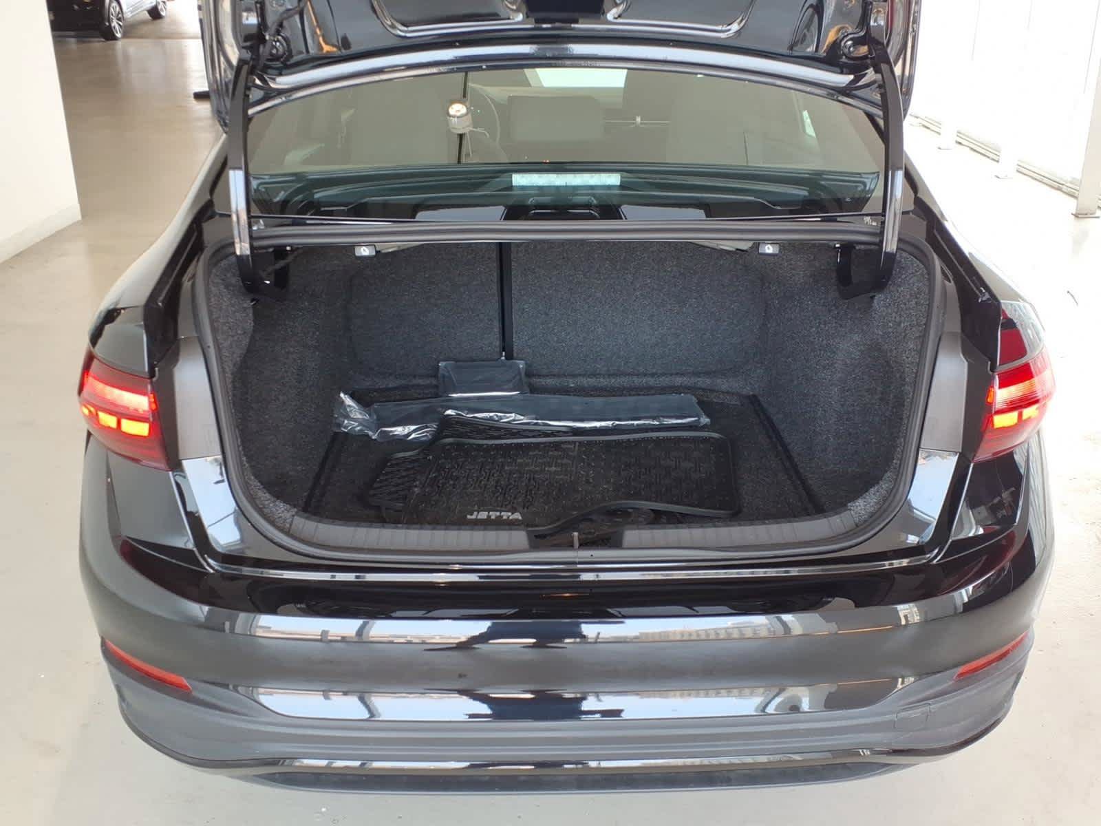 Used 2026 Volkswagen Jetta Sport FWD image 9