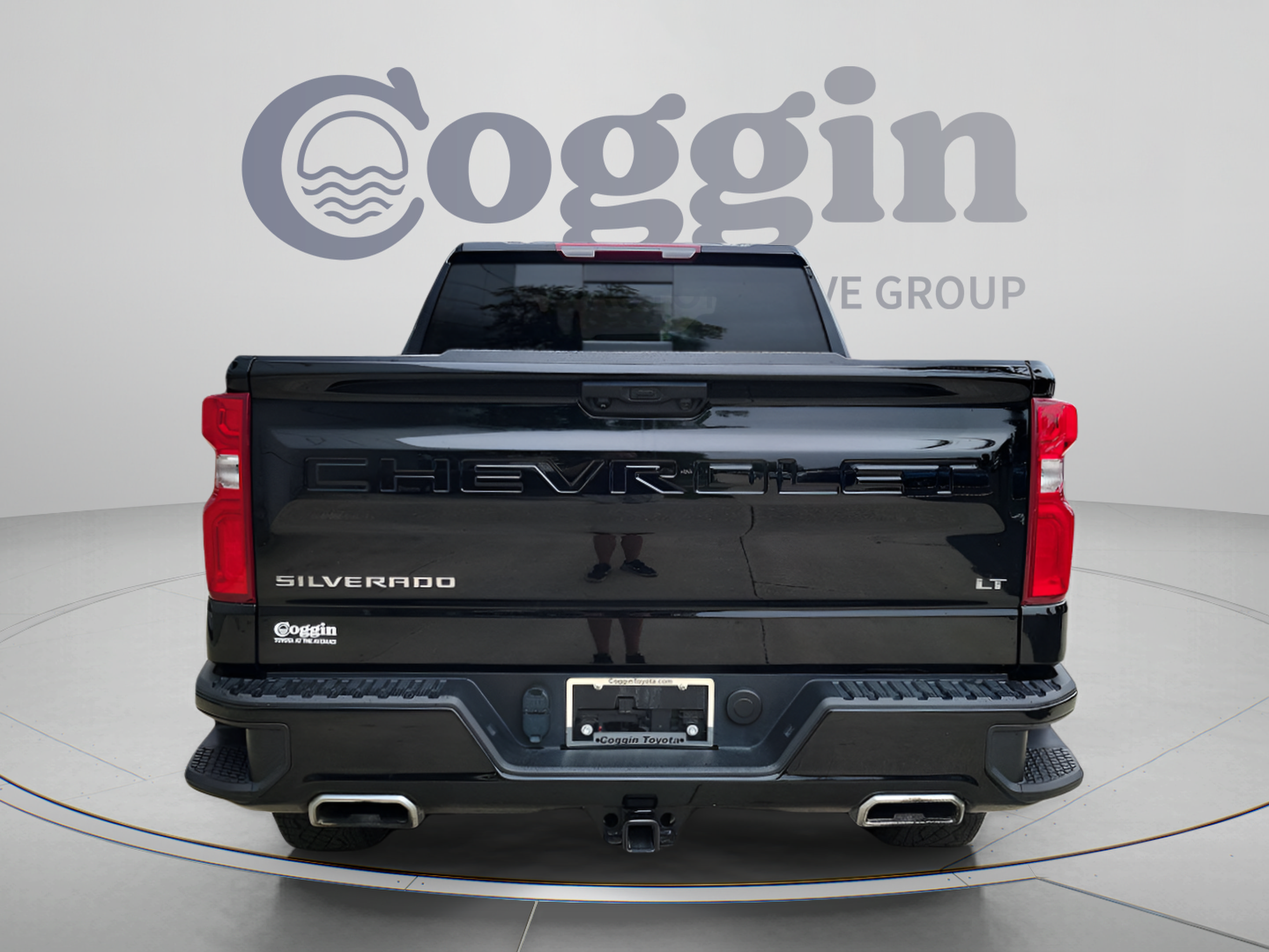 Used 2024 Chevrolet Silverado 1500 LT Trail Boss w/ Convenience Package II AWD/4WD image 3
