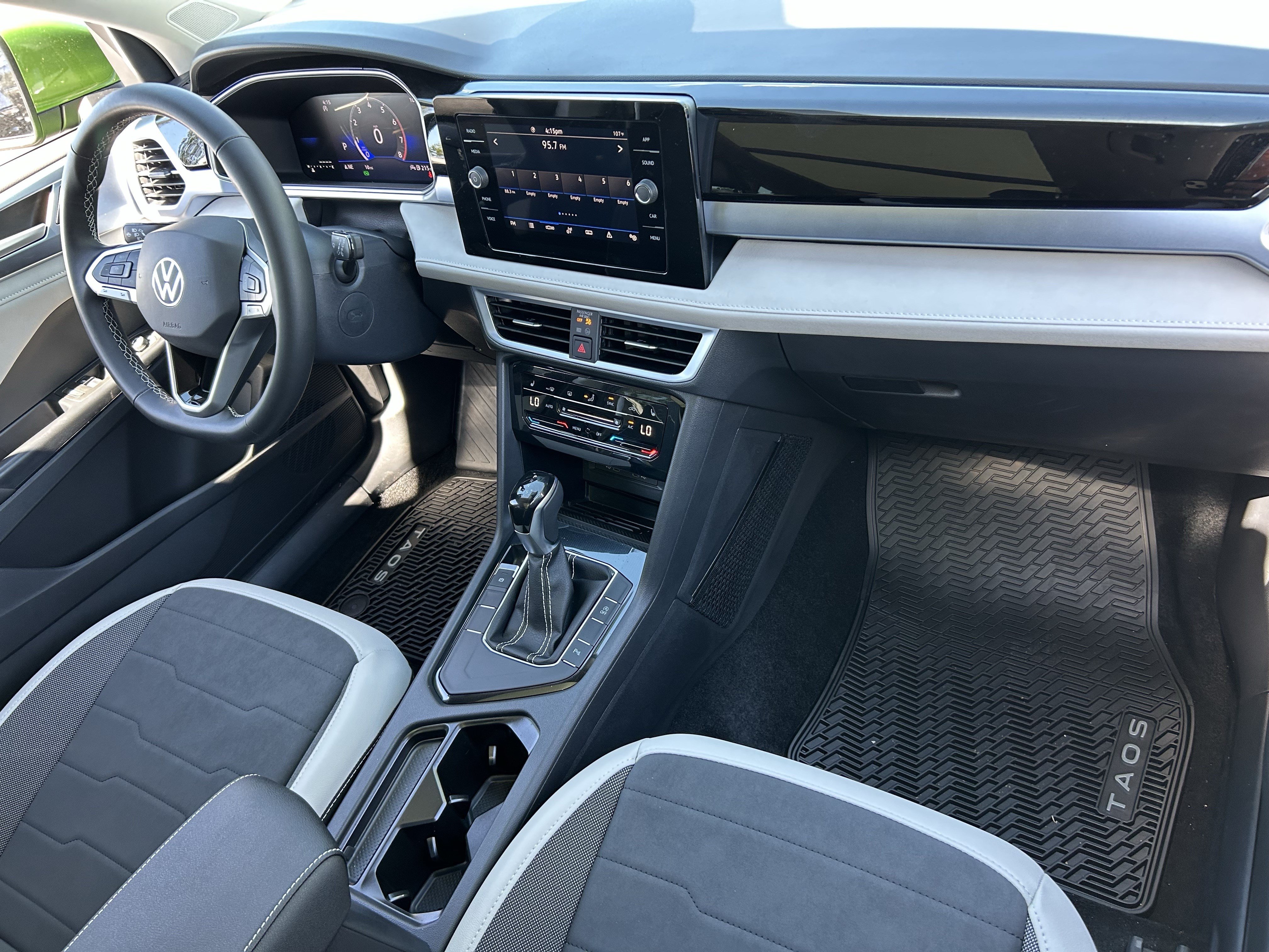 New 2026 Volkswagen Taos SE FWD image 9