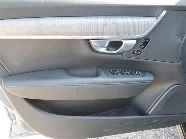 Used 2021 Volvo V90 T6 Cross Country image 23