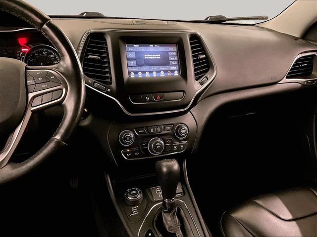 Used 2020 Jeep Cherokee Latitude Plus w/ Cold Weather Group AWD/4WD image 6