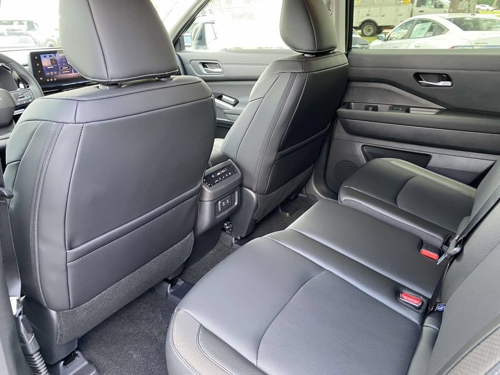 New 2026 Nissan Pathfinder SL FWD image 11
