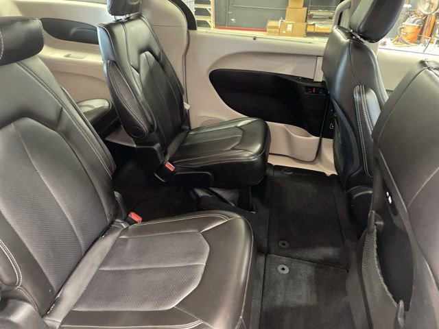 Used 2024 Chrysler Pacifica Touring-L image 30