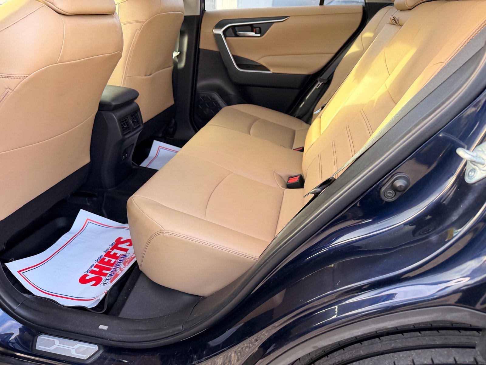 Used 2021 Toyota RAV4 XLE Premium image 13