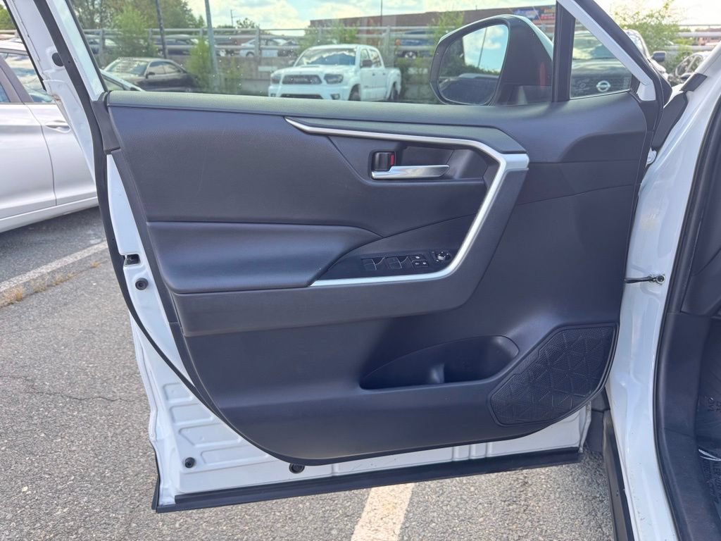 Used 2019 Toyota RAV4 XLE Premium FWD image 20