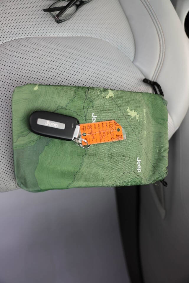 Used 2019 Jeep Cherokee Limited image 41