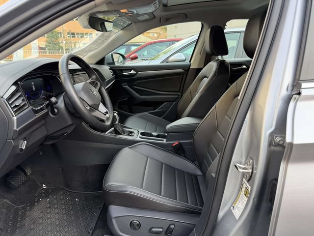 Certified 2023 Volkswagen Jetta SE w/ Panoramic Sunroof Package FWD image 18