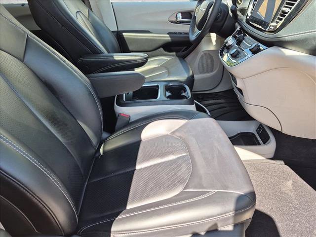 Used 2023 Chrysler Pacifica Touring-L w/ Road Tripper Package AWD/4WD image 21