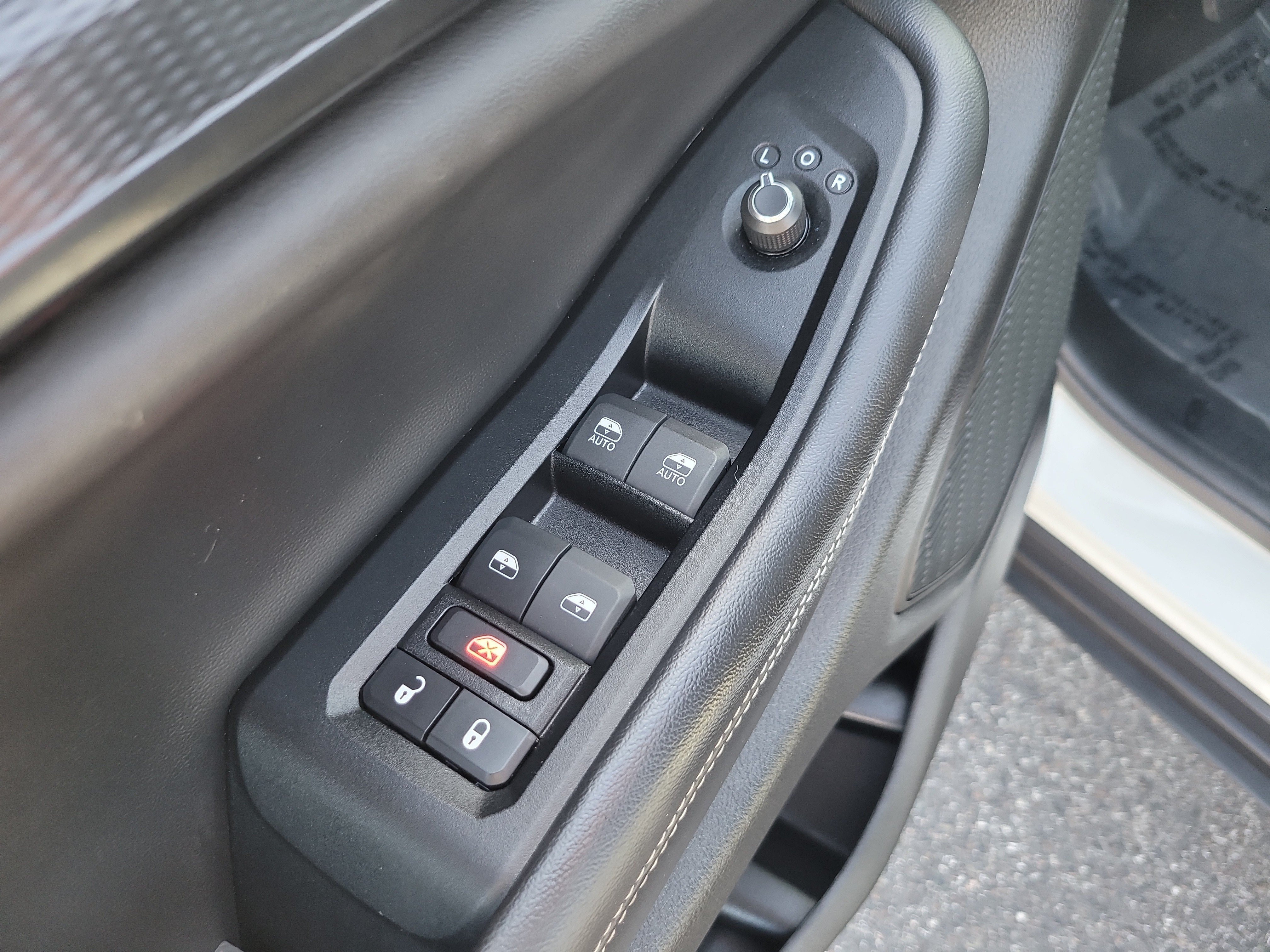 Used 2024 Jeep Grand Cherokee Laredo AWD/4WD image 16
