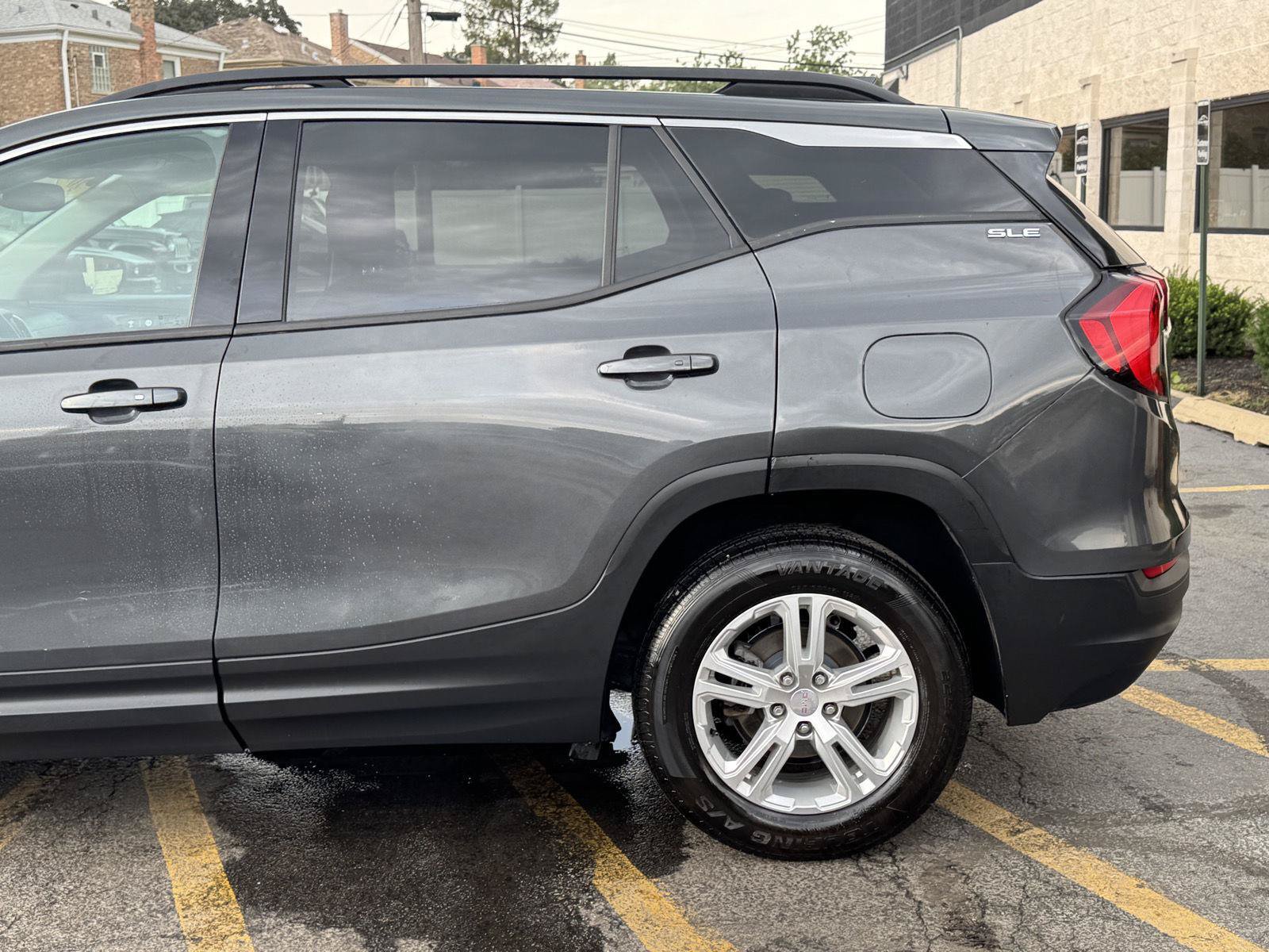Used 2019 GMC Terrain SLE w/ Driver Convenience Package FWD image 3