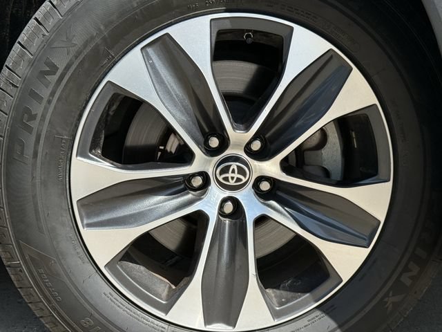Used 2023 Toyota Highlander XLE FWD image 11