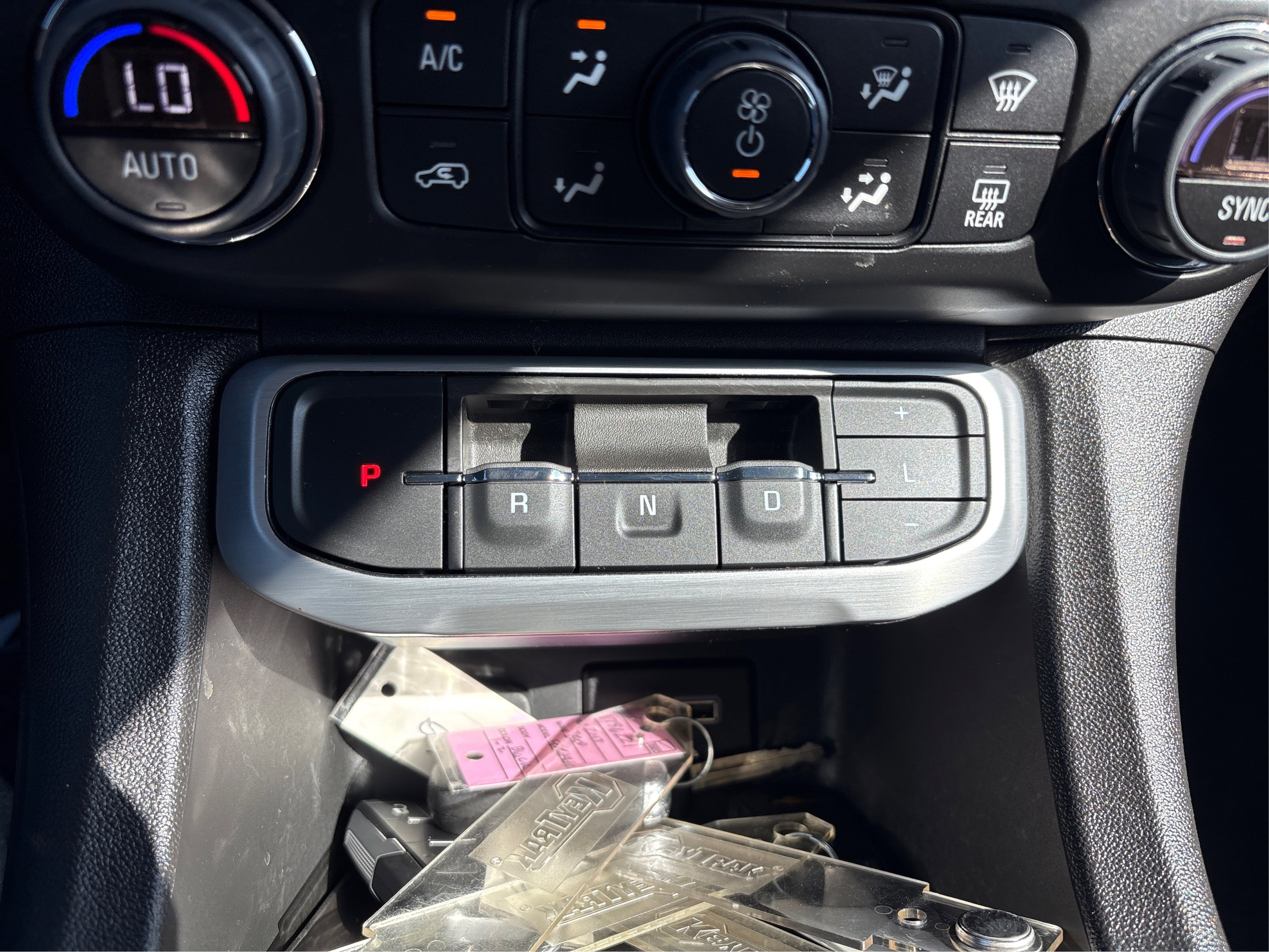 Used 2023 GMC Acadia SLE image 26