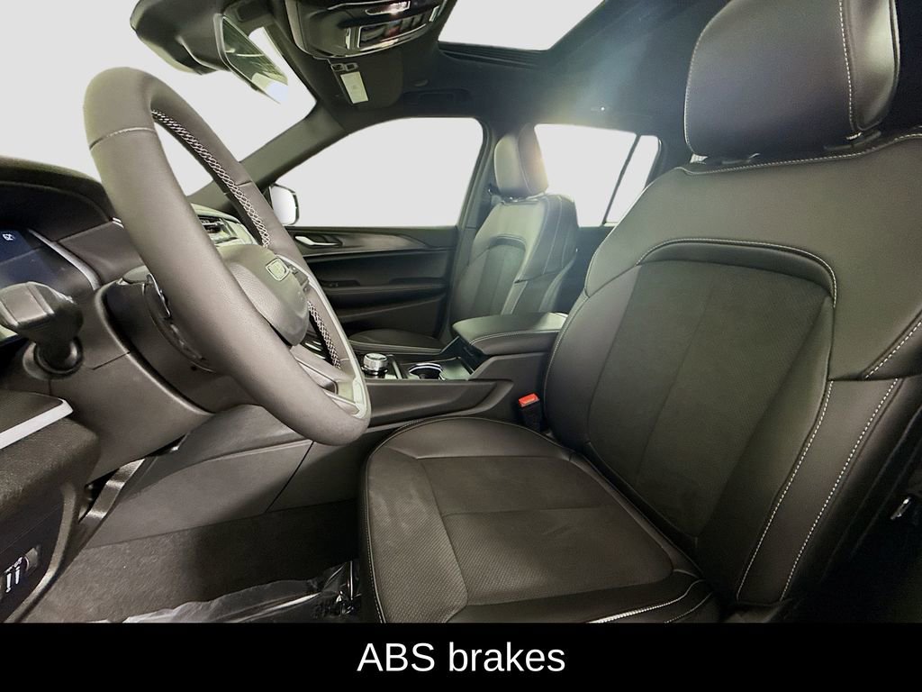 New 2025 Jeep Grand Cherokee Altitude image 10
