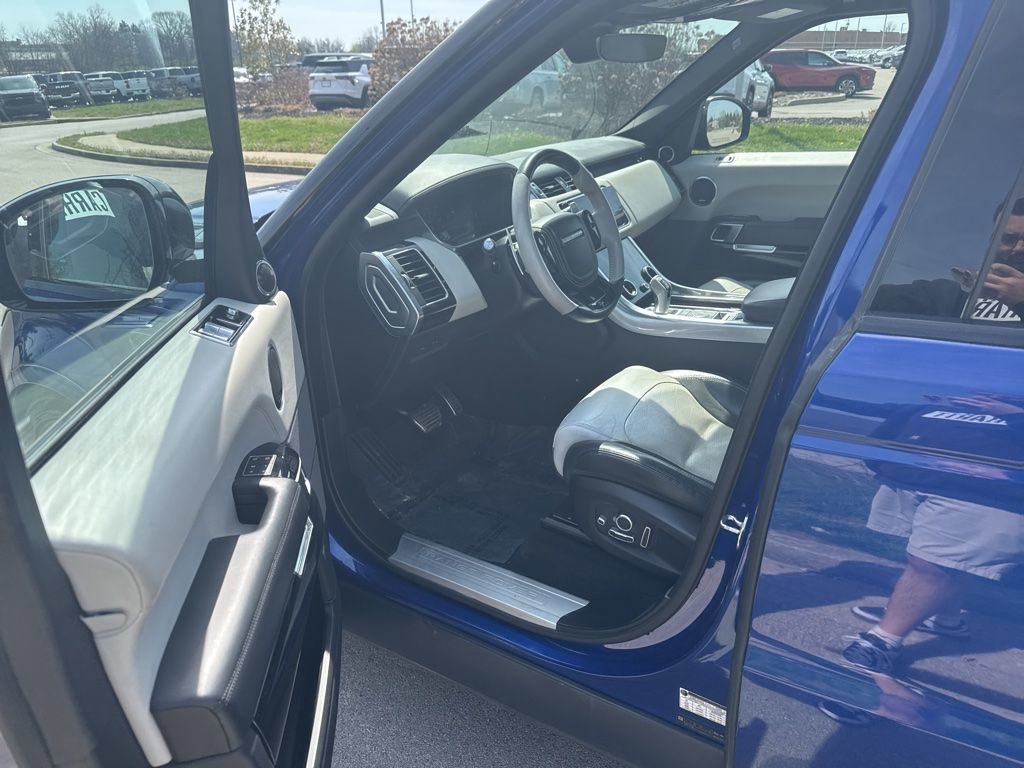 Used 2020 Land Rover Range Rover Sport SVR image 5