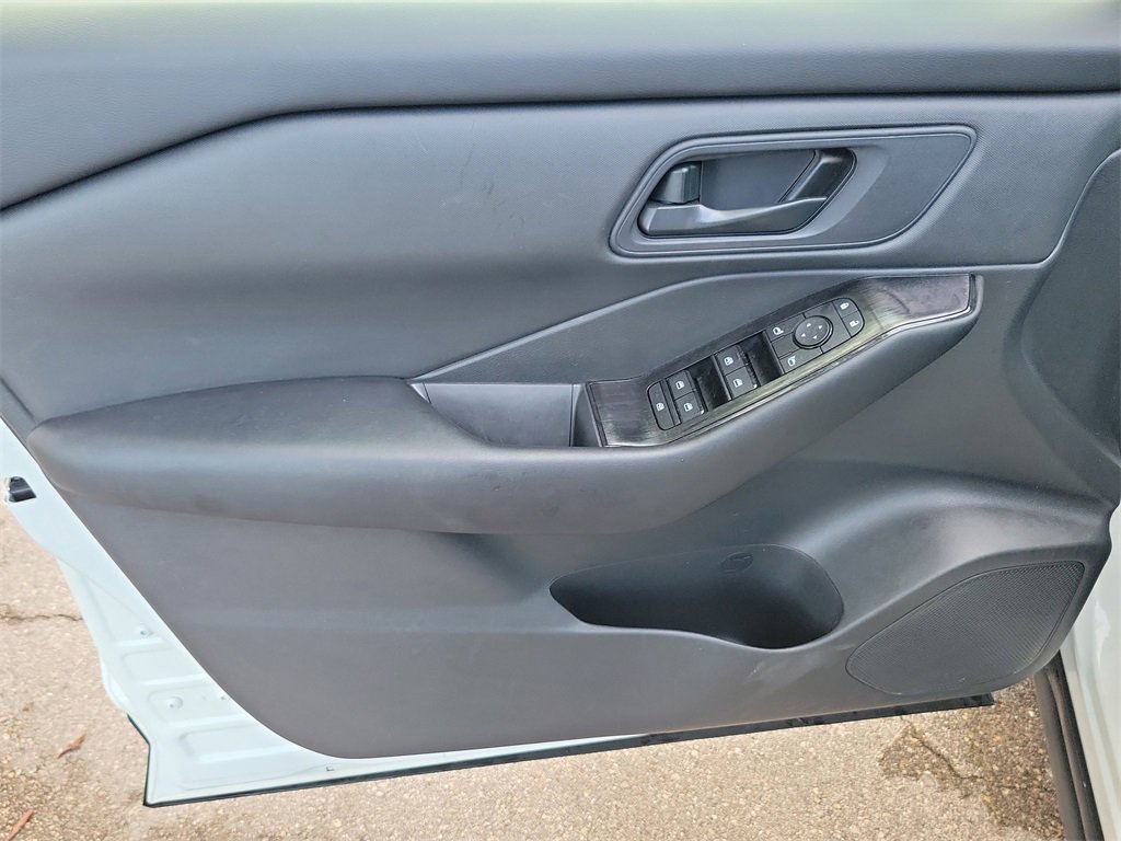 Certified 2025 Nissan Rogue S image 15