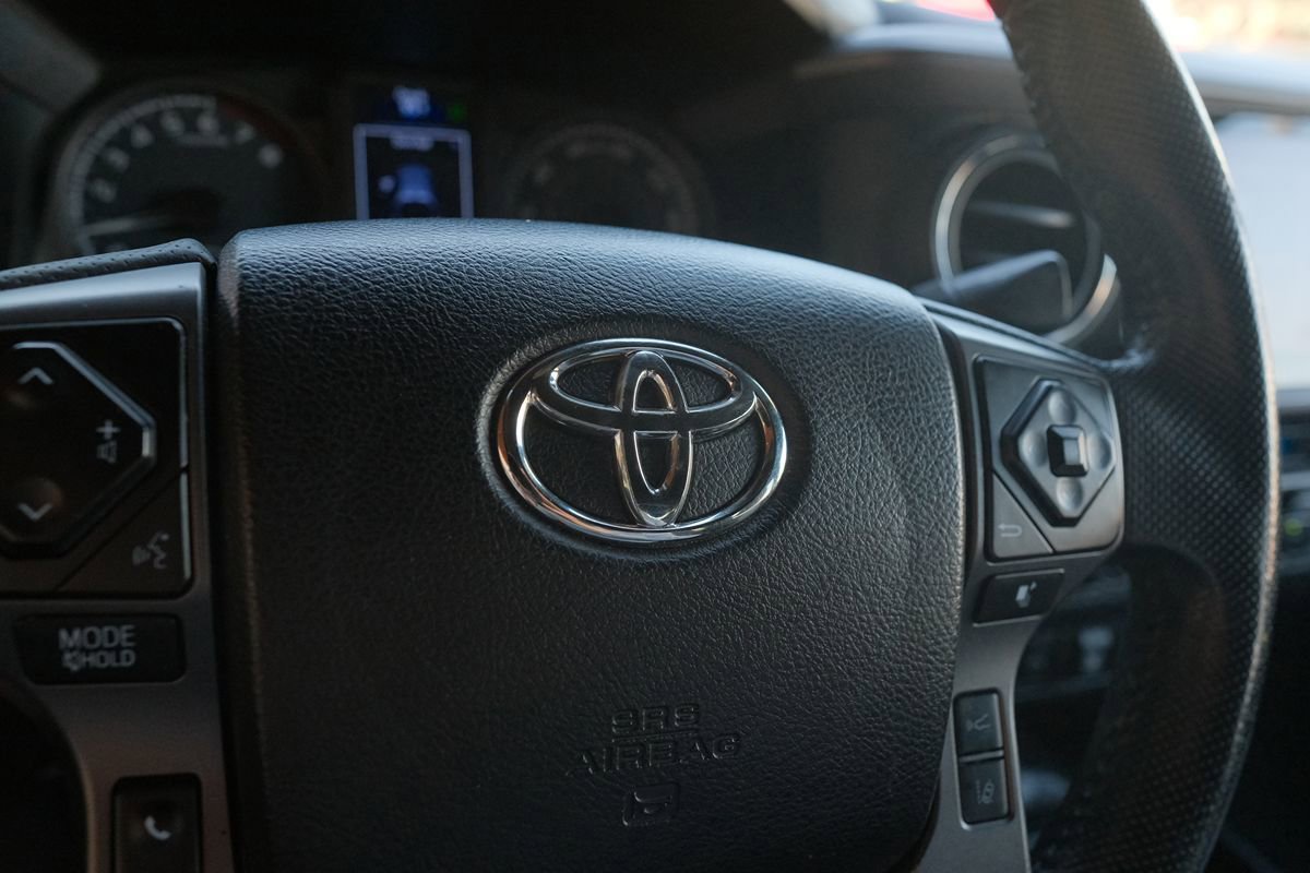 Used 2021 Toyota Tacoma TRD Sport w/ Technology Package image 45