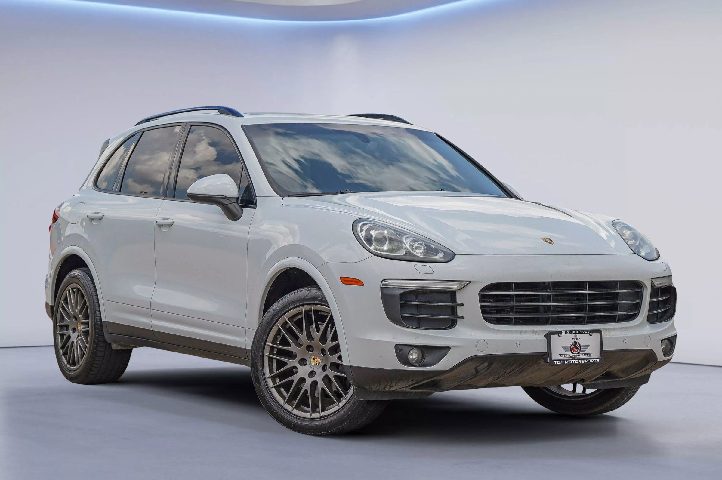 Used 2017 Porsche Cayenne image 1