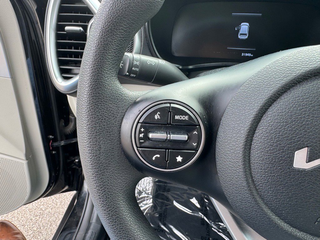Used 2023 Kia Soul LX w/ LX Technology Package image 19