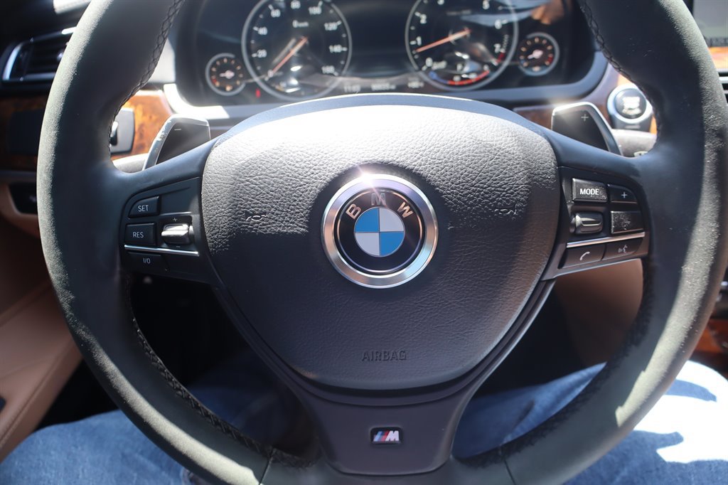 Used 2014 BMW 750Li xDrive AWD/4WD image 31