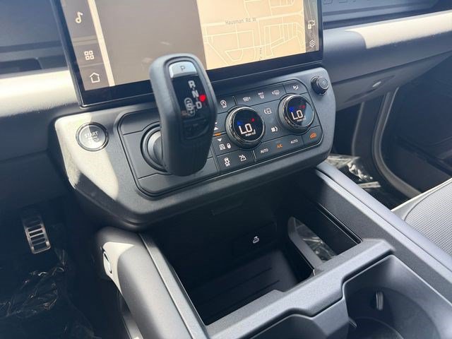 Used 2026 Land Rover Defender 110 OCTA AWD/4WD image 24