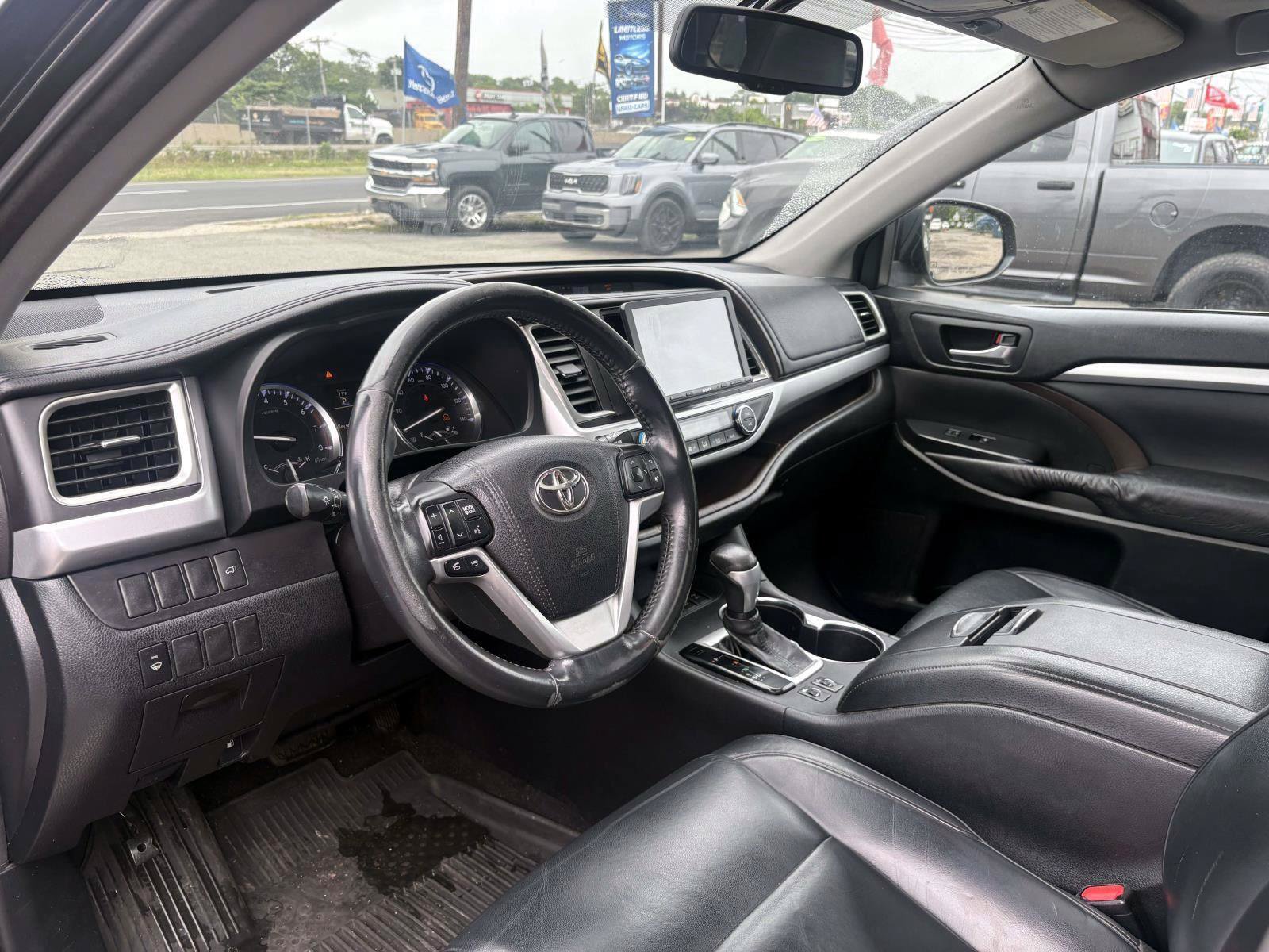 Used 2015 Toyota Highlander XLE AWD/4WD image 14