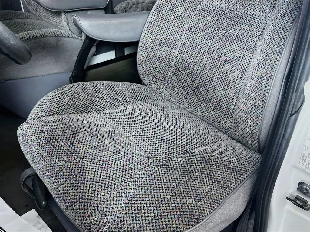 Used 2000 Dodge B3500 RWD image 17