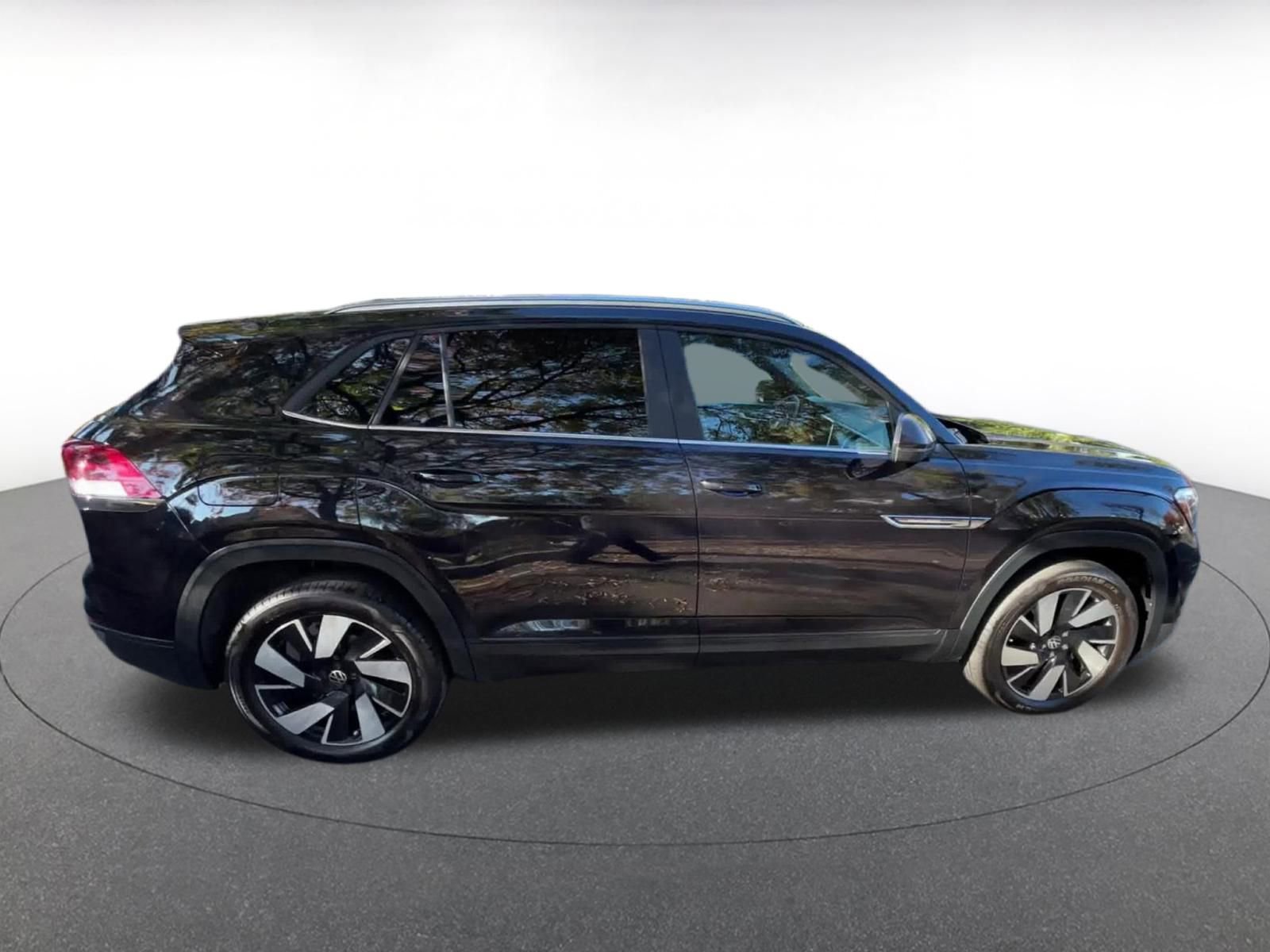 Used 2025 Volkswagen Atlas Cross Sport SE image 16