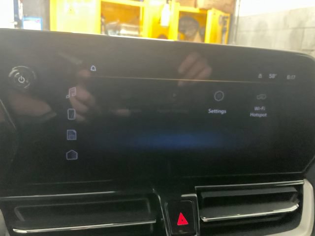Used 2025 Chevrolet TrailBlazer LT AWD/4WD image 16