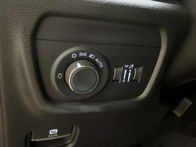 Used 2024 Jeep Grand Cherokee Laredo RWD image 29