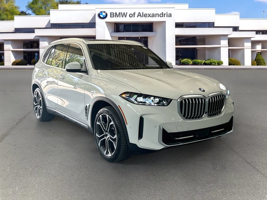 Used 2024 BMW X5 sDrive40i w/ Premium Package RWD image 3