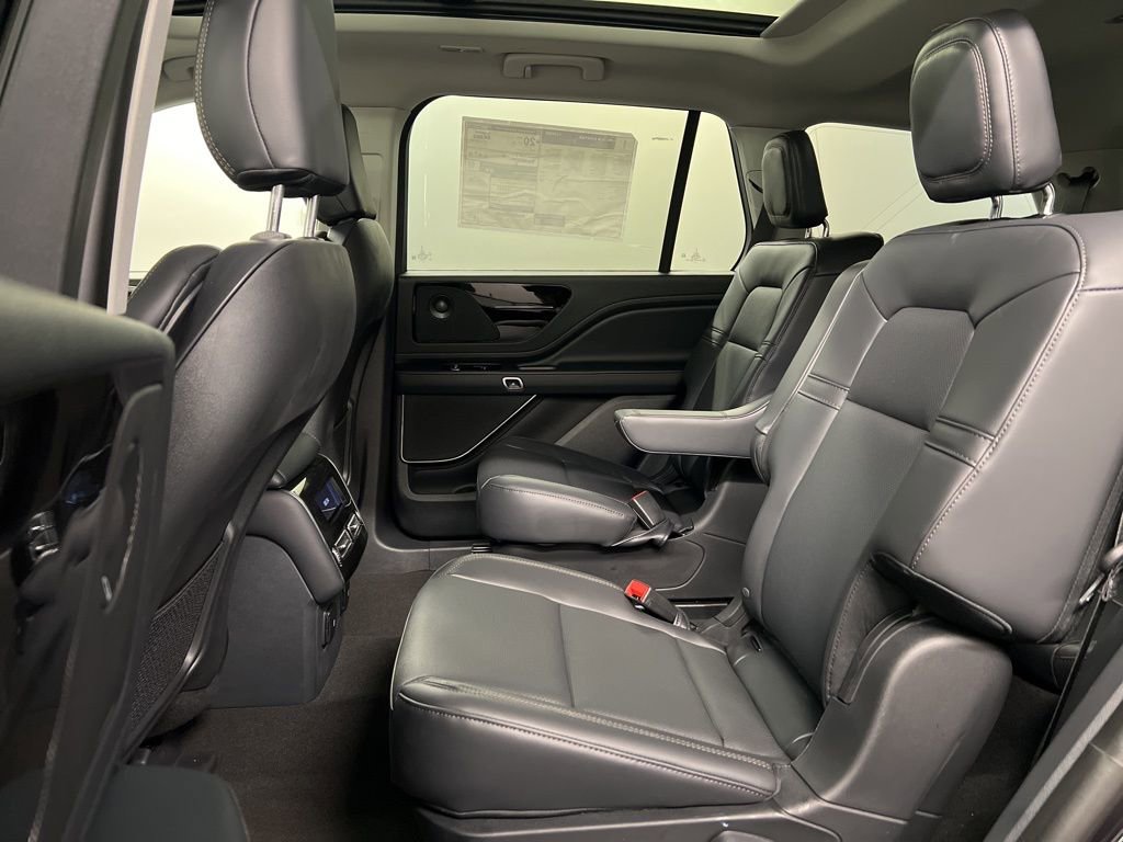 Used 2026 Lincoln Aviator AWD image 34