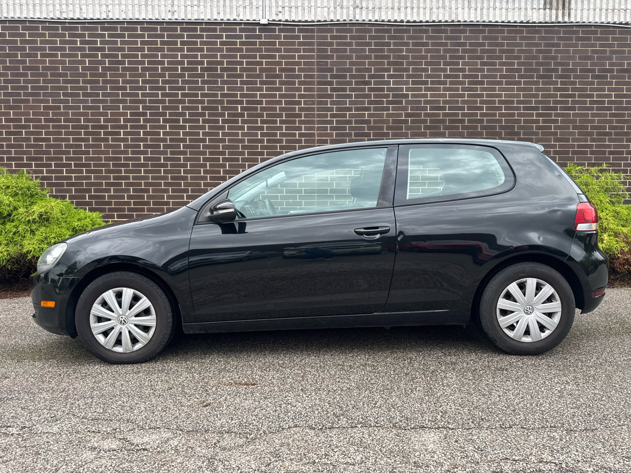 Used 2012 Volkswagen Golf 2-Door image 2