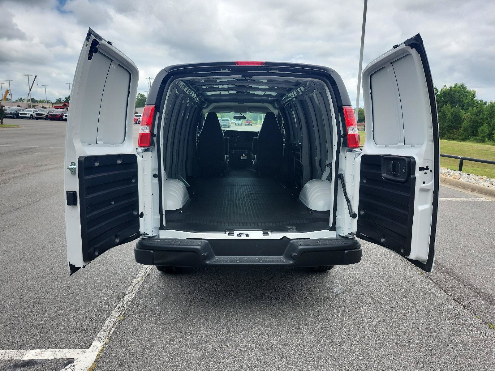 New 2026 GMC Savana 3500 Extended w/ Driver Convenience Package RWD image 6