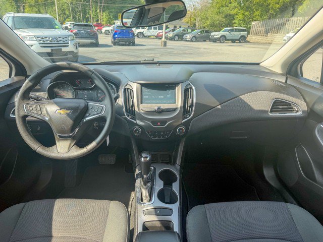 Used 2017 Chevrolet Cruze LT FWD image 7