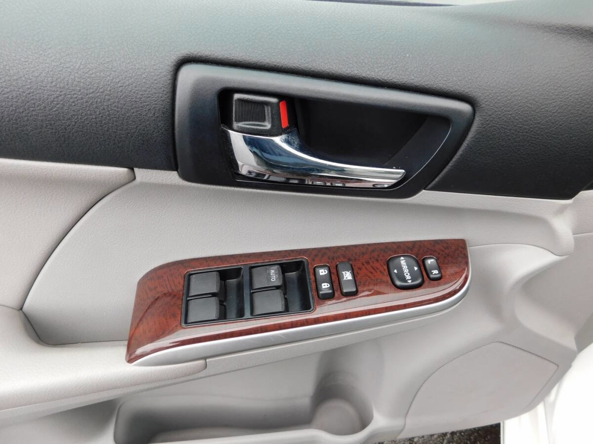 Used 2012 Toyota Camry XLE w/ Leather Pkg image 19