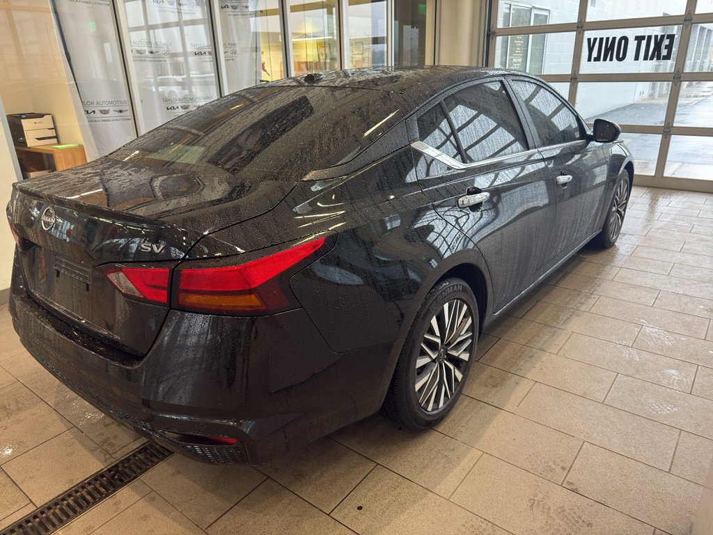 Used 2024 Nissan Altima 2.5 SV FWD image 5