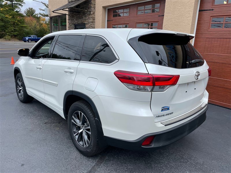 Used 2017 Toyota Highlander LE image 10