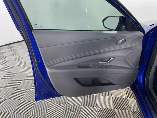 Used 2023 Hyundai Elantra SEL w/ Convenience Package image 17