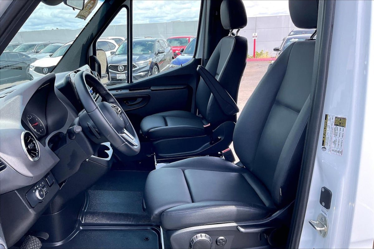 Used 2024 Mercedes-Benz Sprinter 2500 image 23