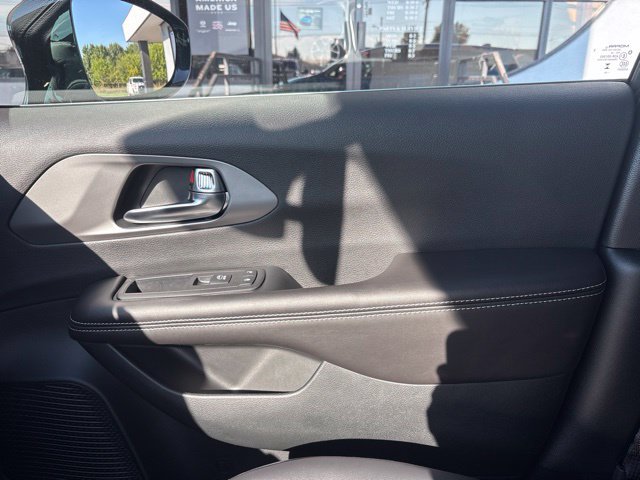 New 2027 Chrysler Pacifica Select FWD image 26