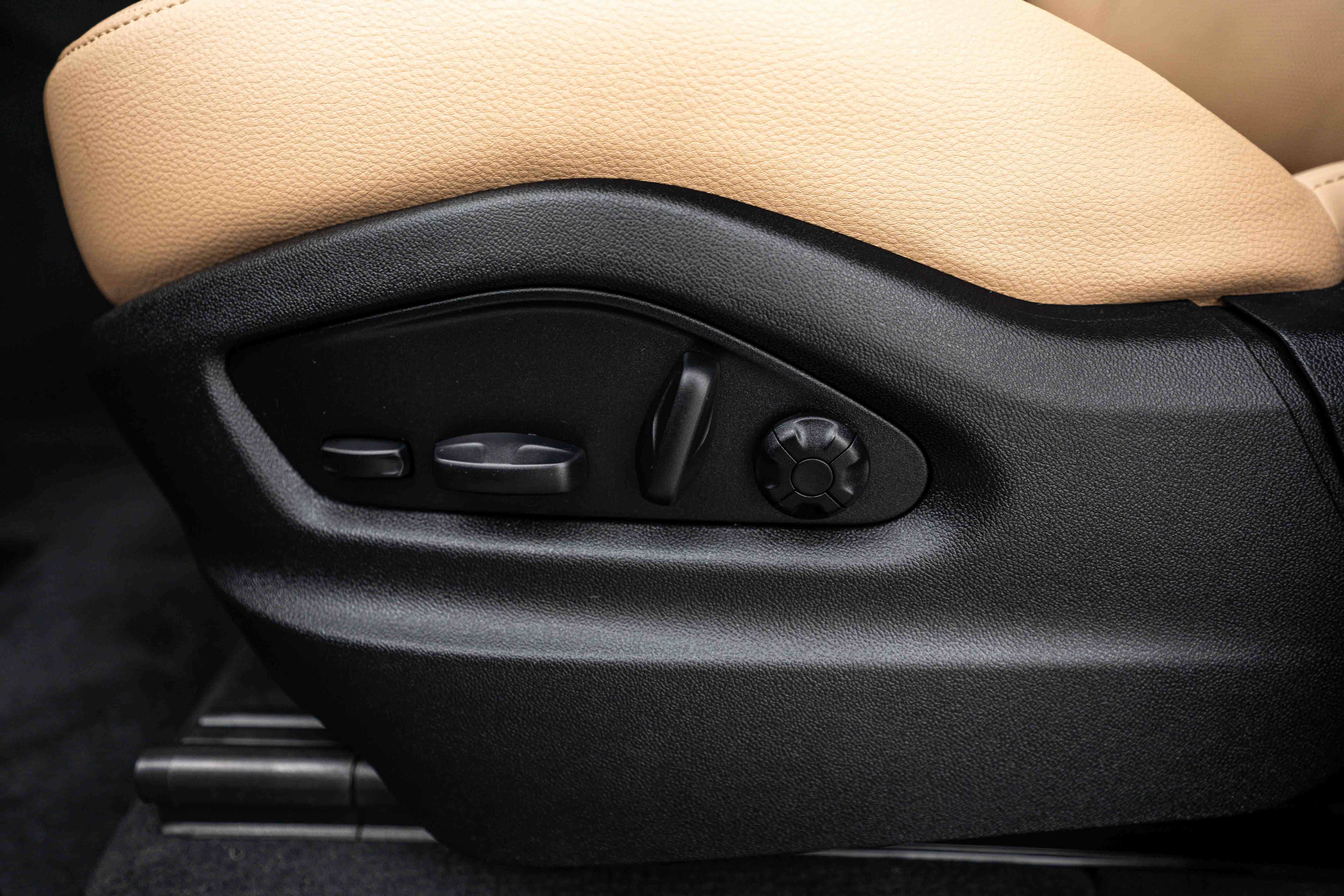 Certified 2026 Porsche Cayenne AWD/4WD image 19